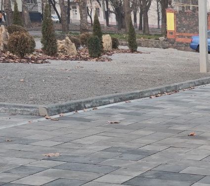 Дорожній бордюр